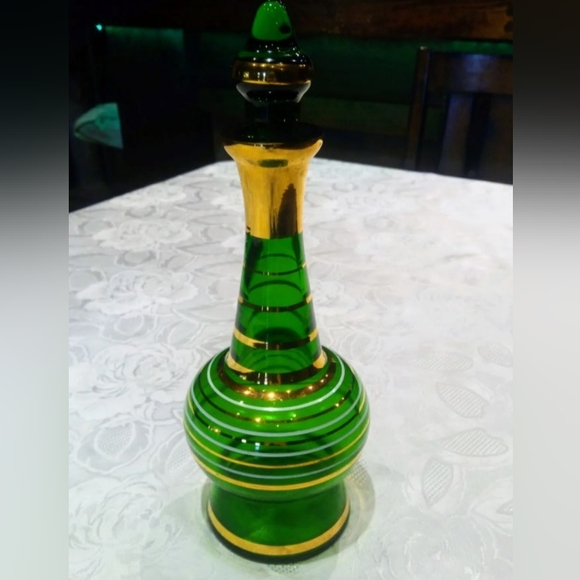 Green Glass vase Gennie in a bottle... vintage style excellent condition - Picture 2 of 13